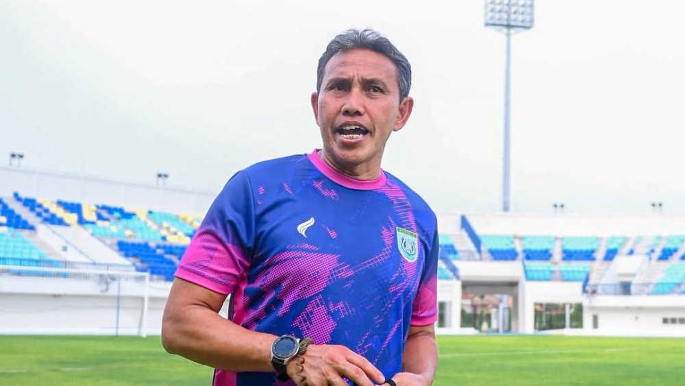 Tak Pikir Panjang, Bima Sakti Terima Tantangan Latih Persela